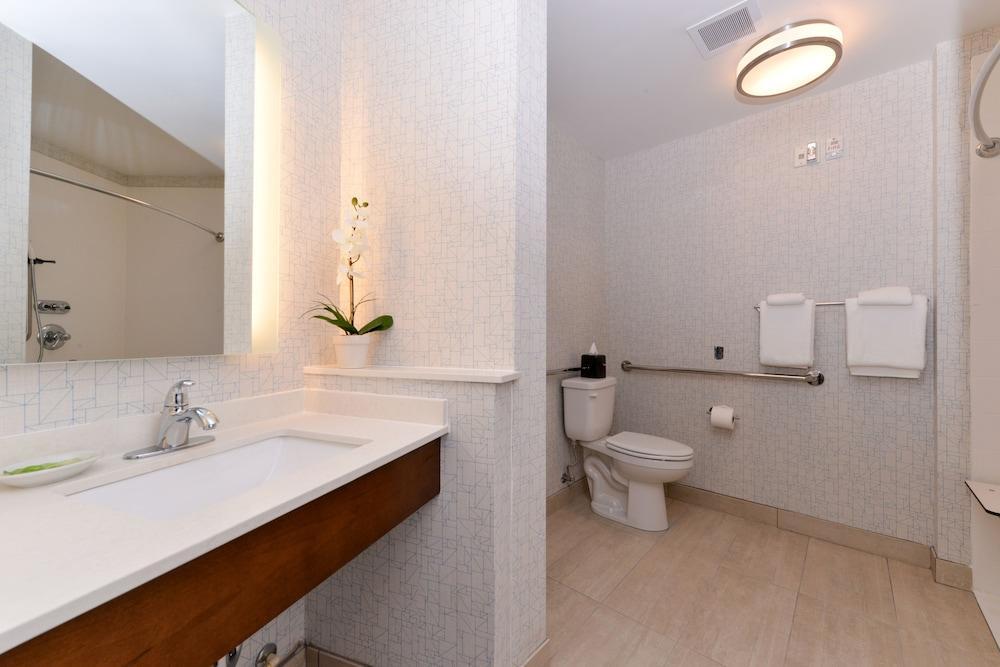 Express & - Gainesville Area By Ihg Hotel